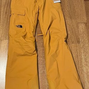 North Face Women Insulated Ski Pant. - Tags on